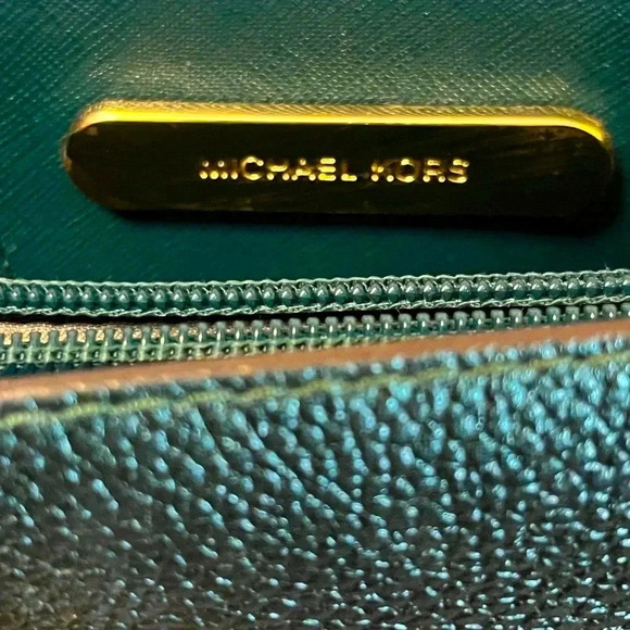 Michael Kors Elegant Green Pebble Tote - Picture 3 of 8